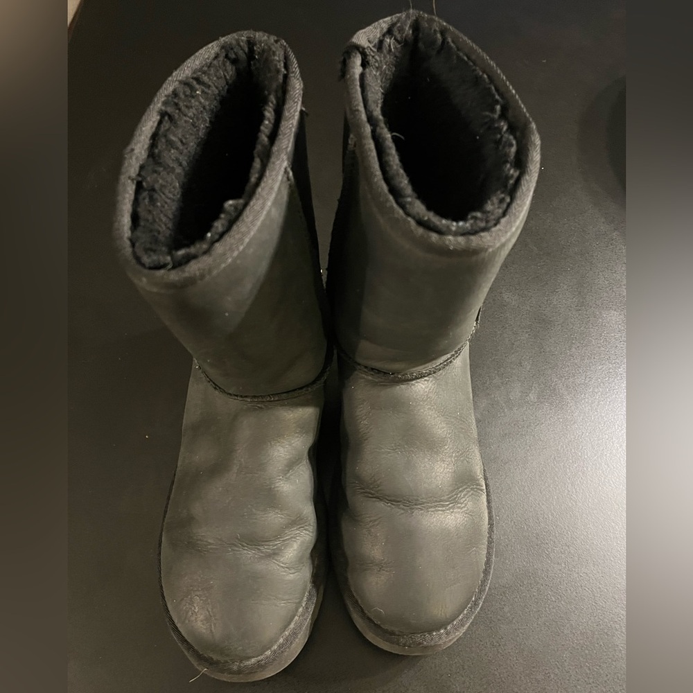UGG Classic Black Boots Size 10 Excellent Condition  See Last Pic